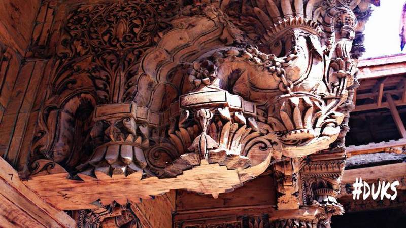 ahilyabai-holkar-rangmahal-wooden-carve